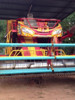 ขายรถเกี่ยวข้าวเกษตรพัฒนา รุ่นปลดหนี้ ปี54  รถใช้งานน้อยนาปี 3 ปี