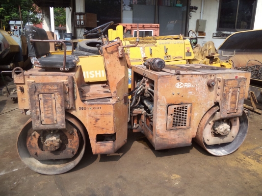 รถบดสั่นสะเทือนล้อเหล็กคู่ SAKAI รุ่น SW25