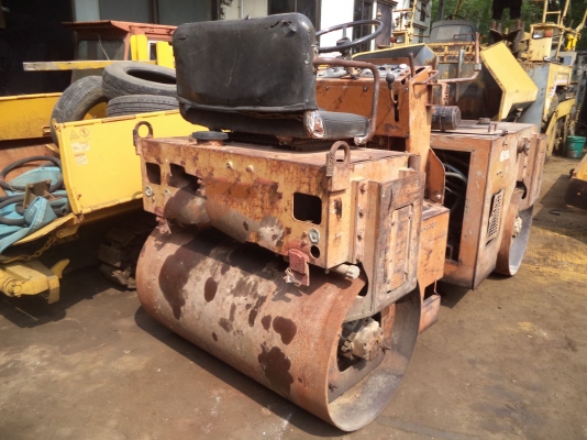 รถบดสั่นสะเทือนล้อเหล็กคู่ SAKAI รุ่น SW25