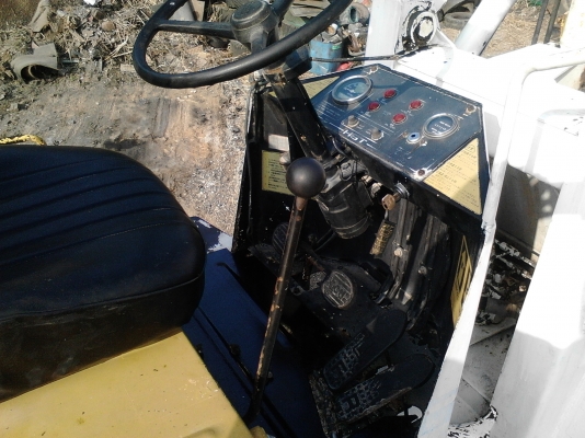 ขายรถตักเล็ก TCM 810 เครื่องยนต์ดีเซล 4 สูบ ขนาดกระทัดรัด ใช้งานได้ทันที