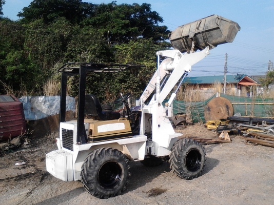 ขายรถตักเล็ก TCM 810 เครื่องยนต์ดีเซล 4 สูบ ขนาดกระทัดรัด ใช้งานได้ทันที