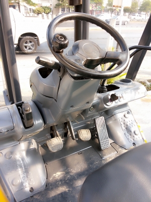 ขายKomatsu fg25-16 ขนาด2.5ตัน เสาสูง3เมตร เกียร์ออร์โต้ เครื่องเบนซิลk21รถญี่ปุ่นแท้ ราคาต่อรองได้0816161541