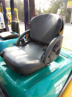 ขายKomatsu fg25-16 ขนาด2.5ตัน เสาสูง3เมตร เกียร์ออร์โต้ เครื่องเบนซิลk21รถญี่ปุ่นแท้ ราคาต่อรองได้0816161541