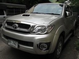 ขาย toyota vigo preruner เครื่อง2.5 e  ปี 2011 525,000 บาท