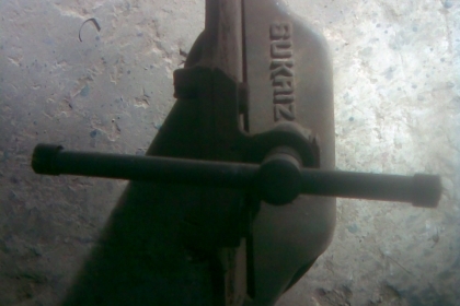 ปากกาจับชิ้นงานญี่ปุ่น สภาพเดิมๆครับขนาดปากประมาณ 6-8 นิ้วครับเหล็กดีครับเกลียวดีพร้อมใช้แน่นนึบครับน่าเก็บครับสวยๆครับ