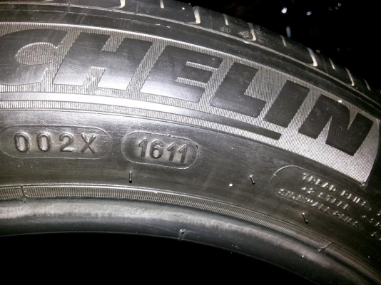 มิเชอลิน 225 50 17 ปี2011 ชุดเดียวกันทั้ง4เส้น  ดอกยางสวยๆ