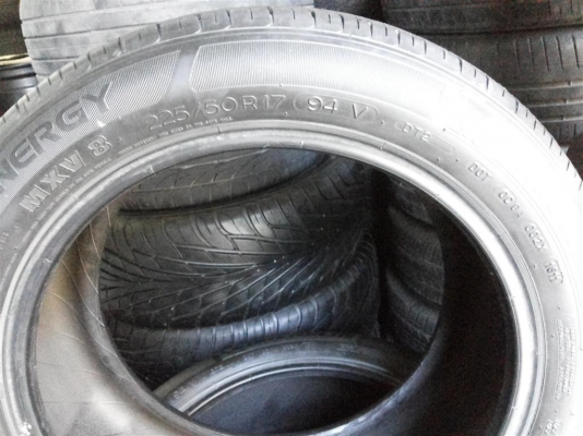 มิเชอลิน 225 50 17 ปี2011 ชุดเดียวกันทั้ง4เส้น  ดอกยางสวยๆ