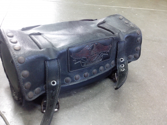 ขายท่อแต่งถอดจากsteed400กับกระเป๋าติดบังโคลนหน้า ต่อรองได้คับ