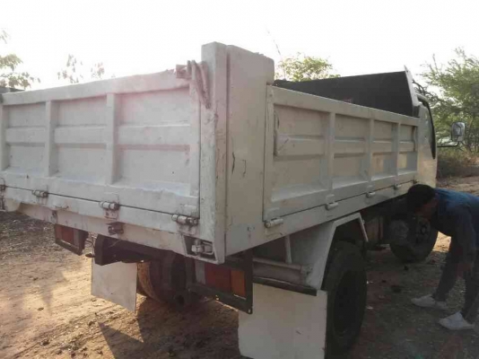 ***ขายแล้วครับขอบคุณ Truck2hand ขาย6ล้อดั๊มดิน ISUZU KS 4BD1 110 ฝาขาว วางหัวการ์ตูนNKR (ลงเล่ม) เครื่องแน่น แรง อึด เกียร์ดี สโลวกลาง ช่วงล่างเดิม คัสซีสวยไม่ปะไม่ดาม กระบะดั๊มเหล็ก5ตันยิงหน้า 3.60ม.สภาพดี พื้นดีข้างดี หัวเก๋งสวย ยางดี6เส้น พร้อมใช้ พร้อ