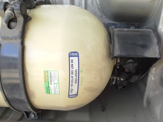 ถังแก๊ส CNG ของรถวีโก้แชมป์ พร้อมแม็กไลเนอร์