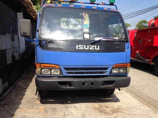 ขายบรรทุก 6 ล้อ อีซูซุ NQR ออกป้ายแดง รถปีประมาณ47 เครื่อง 140 แรงม้า ยาว 5.5ม เติมน้ำมันขับได้เลย สีน้ำเงิน