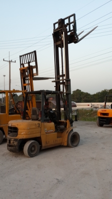 ขายรถยก3ตัน...มิตซูรุ่น14เสา4เมตร..งากะดกได้...ดีเซล...0815667535