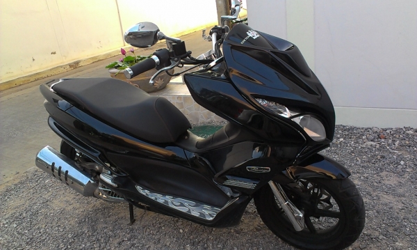 Honda PCX 125 เครื่องดี แต่งเต็มสวยๆ