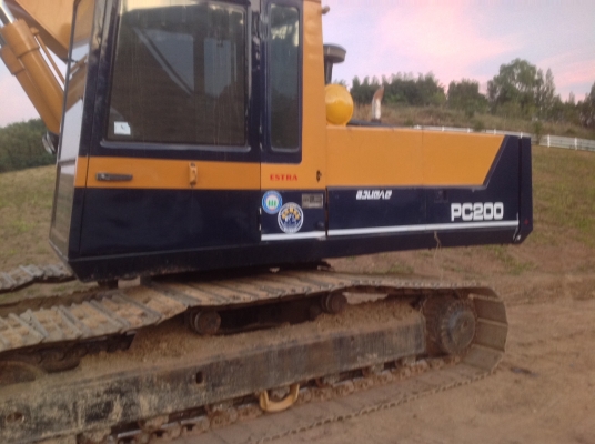 ขายรถแบคโฮ โคมัสสุ pc200