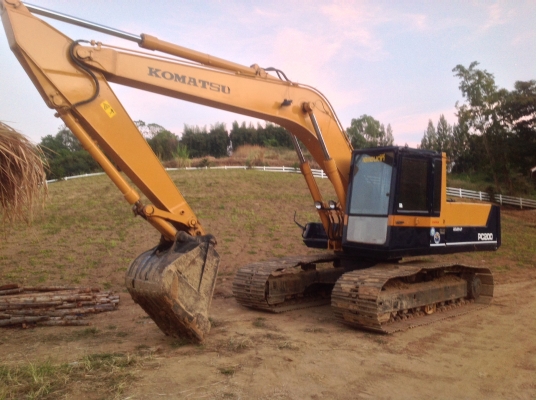 ขายรถแบคโฮ โคมัสสุ pc200