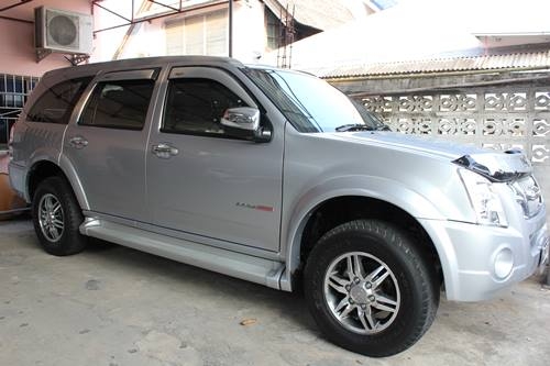 MU-7 SUPER PLATINUM ปี 2010 รถสวย พร้อมใช้งาน