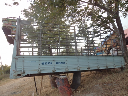 ขาย38000บาท เป็นกะบะรถ6ล้ออีซูซุร็อก พร้อมคอกเหล็กแป็บ อย่างดี