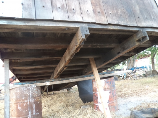 ขาย38000บาท เป็นกะบะรถ6ล้ออีซูซุร็อก พร้อมคอกเหล็กแป็บ อย่างดี