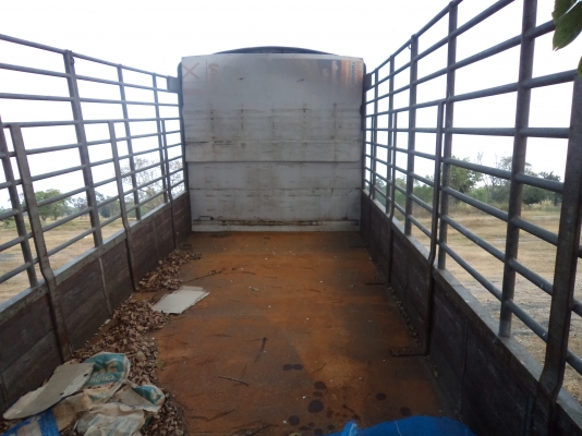 ขาย38000บาท เป็นกะบะรถ6ล้ออีซูซุร็อก พร้อมคอกเหล็กแป็บ อย่างดี