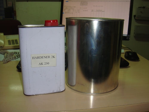 สีพ่นรถยนต์ 2k สีขาวระบบ 4:1 ขนาด กล(4ลิตร)ชุดละ 1350บาท