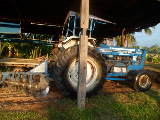 ขายรถไถ ฟอร์ด สภาพพร้อมใช้งาน 75 แรง ขายรถไถ ฟอร์ด สภาพพร้อมใช้งาน 75 แรง