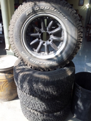 ขายล้อลายกล้วย ขอบ 17 6รูพร้อมยาง BF ALL ปี12