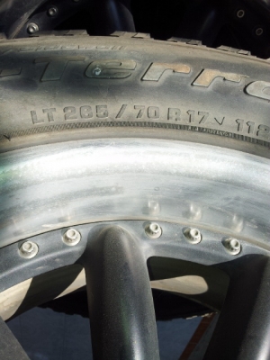 ขายล้อลายกล้วย ขอบ 17 6รูพร้อมยาง BF ALL ปี12