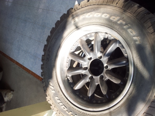 ขายล้อลายกล้วย ขอบ 17 6รูพร้อมยาง BF ALL ปี12