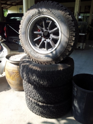 ขายล้อลายกล้วย ขอบ 17 6รูพร้อมยาง BF ALL ปี12