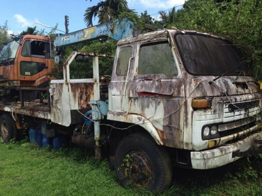 รถนิตสัน 10 ล้อ ท้ายลาด ติดเครน 3 ตัน. 260 แรงม้า.  สนใจติดต่อ 081 - 6079515