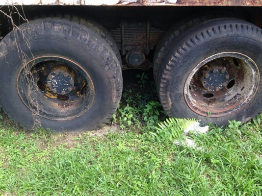 รถนิตสัน 10 ล้อ ท้ายลาด ติดเครน 3 ตัน. 260 แรงม้า.  สนใจติดต่อ 081 - 6079515