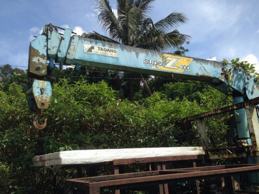 รถนิตสัน 10 ล้อ ท้ายลาด ติดเครน 3 ตัน. 260 แรงม้า.  สนใจติดต่อ 081 - 6079515