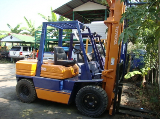 +++++ขายด่วน !!! รถยก TOYOTA 5FD35  ( รถพร้อมใช้ สภาพดี) เครื่องยนต์ดีเซล เกียร์ธรรมดา  เสา 4 ม. 3 คอนโทรล งาสไลด์ได้  งา 1,070  มม.  ยางตันใหม่ 4 ล้อ  ***คุยได้ครับ***