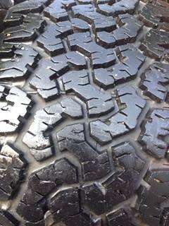 ขายยาง BF ALLTERRAIN 265-70-16 ปลายปี11 ดอก95\%+  ถูกๆ1ชุดครับ