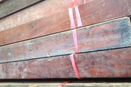 ไม้พื้นมะค่าหน้า 4 นิ้วหนาประมาณ นิ้วรางลิ้น