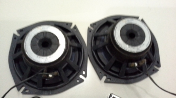 Kenwood แยกชิ้น กลาง 6.5" พร้อมทวิสเตอร์และ Network แยกเสียง