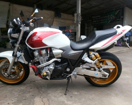 cb1300 ปี04 ทะเบียนพร้อมโอน ของแต่งเยอะ ท่อไทเทเนี่ยมฟลูสวย