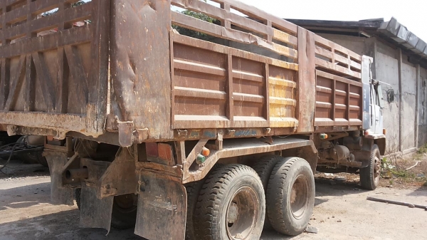 ***ขายแล้วครับขอบคุณ Truck2hand ขาย10ล้อดั๊ม2เพลา รถจอดไม่ได้ใช้ ไม่มีคนขับ ISUZU ROCKY FXZ13NFY 210 วางเครื่อง 240 (ลงเล่ม) เบรคลม เกียร์ฟูลเลอร์ ช่วงล่างเดิมคัสซีดีเดิมโรงงาน มีบวมซับในบ้าง ไม่ผุไม่ดาม กระบะดั๊มเหล็กสามมิตรลอนนอน สภาพดี สีไม่สวย ยางดี8เ