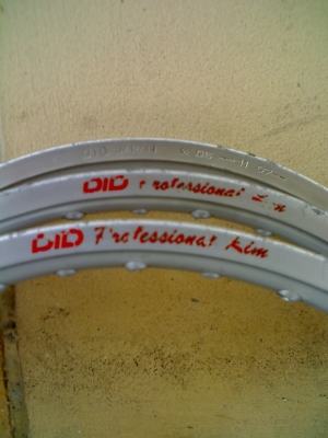 ล้อ 17"  2 วง พร้อมดุมดิส หน้า+หลัง  1000 บาท