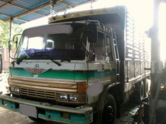 ***ขายแล้วครับขอบคุณ Truck2hand ขาย10ล้อเพลาเดียว HINO FL186 HO7C 185HP เครื่องเดิมเกียร์เดิม เครื่องแน่นดี แรง ช่วงล่างเดิมคัสซีสวยไม่ปะไม่ดาม กระบะล่องพื้นไม้คอกไม้สภาพดี ไม่ผุ หัวบางเดิมมีสีแตกสีลอกบ้าง ภายในดีคอนโซลครบ เบรคทริฟฟี่ พ.พาวเวอร์ ยางคู่หน้