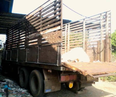 ***ขายแล้วครับขอบคุณ Truck2hand ขาย10ล้อเพลาเดียว HINO FL186 HO7C 185HP เครื่องเดิมเกียร์เดิม เครื่องแน่นดี แรง ช่วงล่างเดิมคัสซีสวยไม่ปะไม่ดาม กระบะล่องพื้นไม้คอกไม้สภาพดี ไม่ผุ หัวบางเดิมมีสีแตกสีลอกบ้าง ภายในดีคอนโซลครบ เบรคทริฟฟี่ พ.พาวเวอร์ ยางคู่หน้