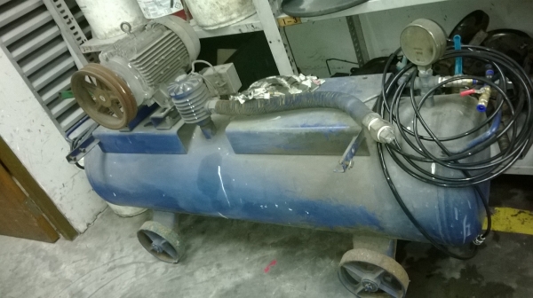 ขายถังลมพร้อมมอเตอร์ Toshiba 5.5Kw Puma ถัง 265 liter