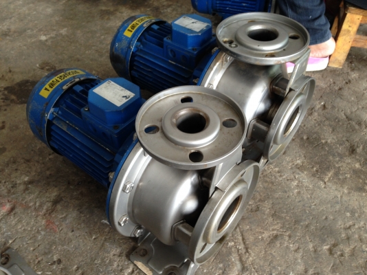 ขายปั้มน้ำหอยโข่งหัวสแตนเลส Ebara 4 HP. 380 V เข้า 2.5 นิ้ว ออก 1.5 นิ้ว อีกตัวเข้า 2.5 นิ้ว ออก 2 นิ้ว สภาพสวยมาก วิ่งนิ่มพร้อมใช้งาน มี 2 ตัวครับ