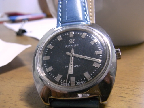 24ธ.ค.((น้าเล็ก)) นำเสนอน้าฬิกาข้อมือ หลายเรือน