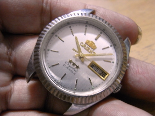 24ธ.ค.((น้าเล็ก)) นำเสนอน้าฬิกาข้อมือ หลายเรือน