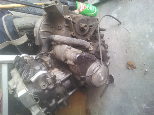 ขายเครื่องฮอนด้า400cc ทั้งตัวเป็นอะไหร่ แถมเรือนไมให้ด้วย 5000