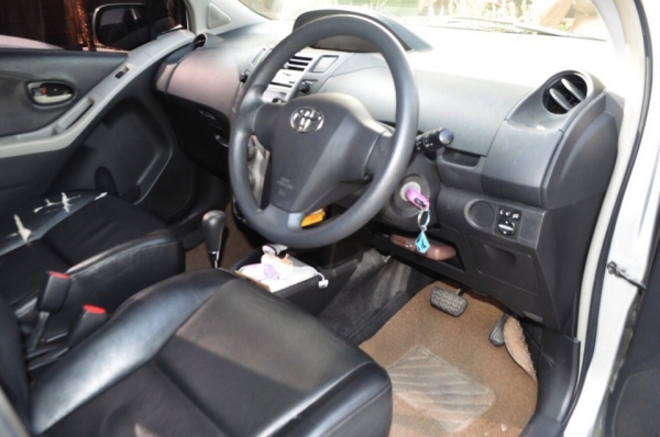 ขายTOYOTA YARIS 1.5  AT ปี 2006(2549)