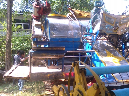 รถเกี่ยวข้าวบุญเจริญ  720000