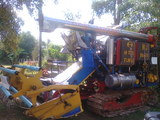 รถเกี่ยวข้าวบุญเจริญ  720000