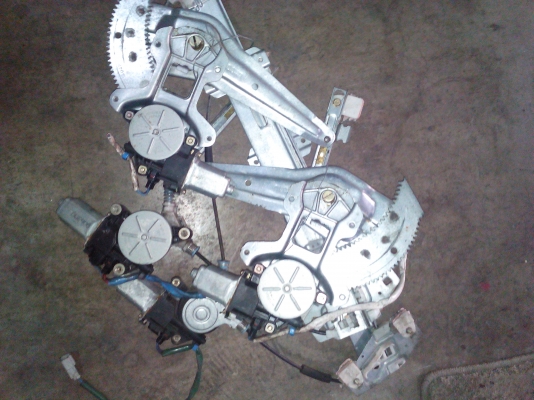 รางกระจกเทียน่า